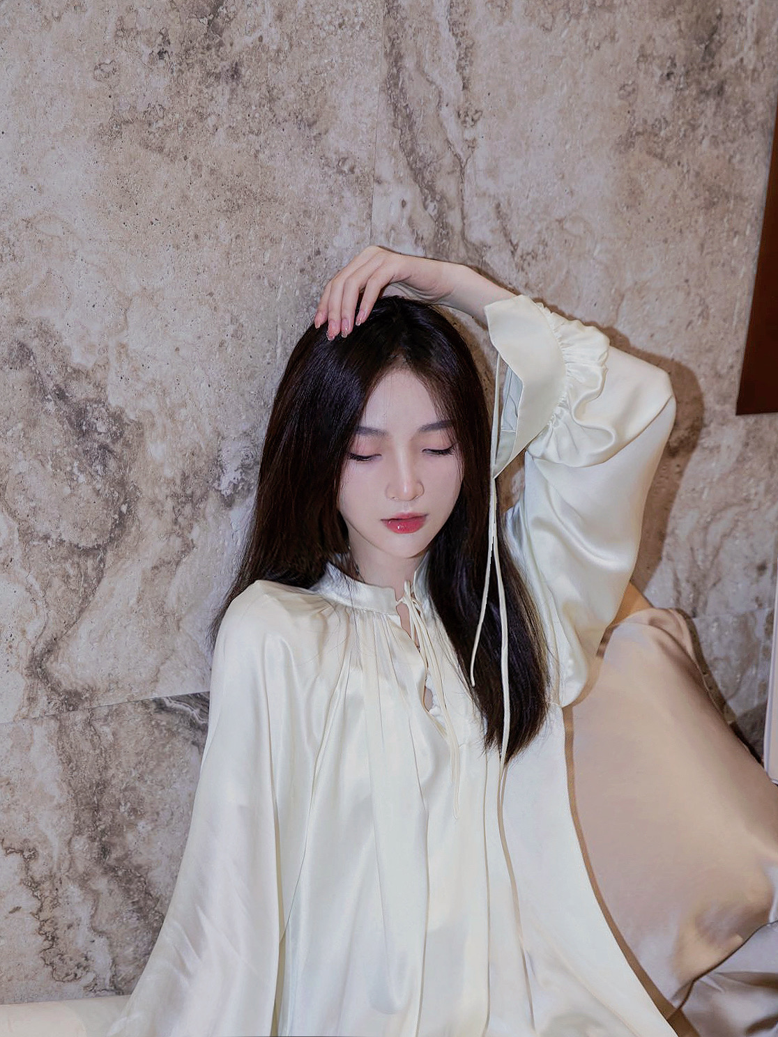 Casual weekend style silk shirt dress white
