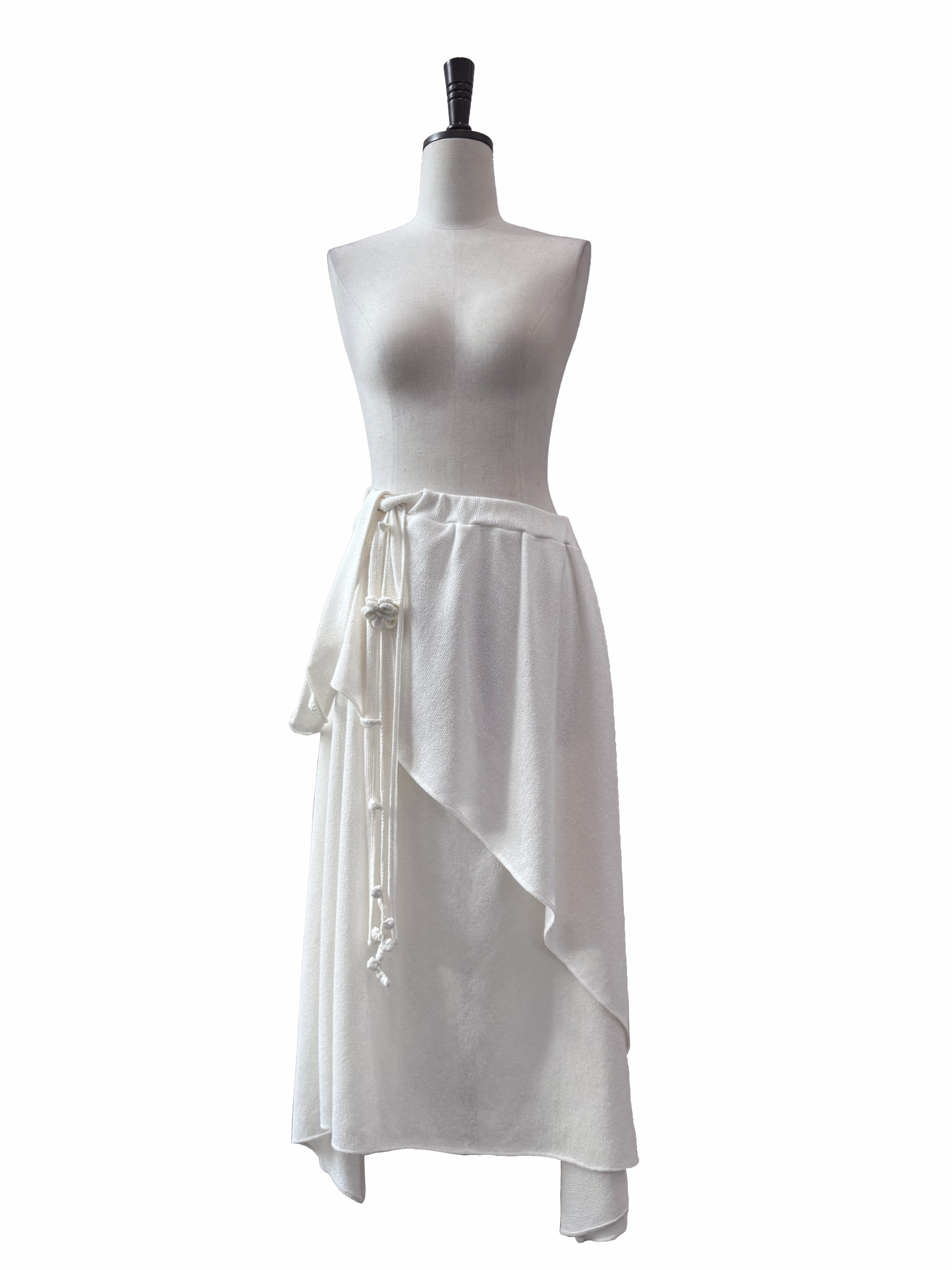 Asymmetrical one-shoulder knitted three-dimensional skirt