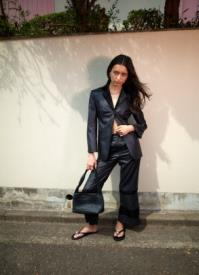Velvet lapel unbuttoned blazer black