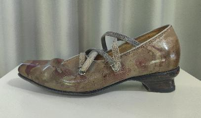 Waxed cowhide leather color changed to gray