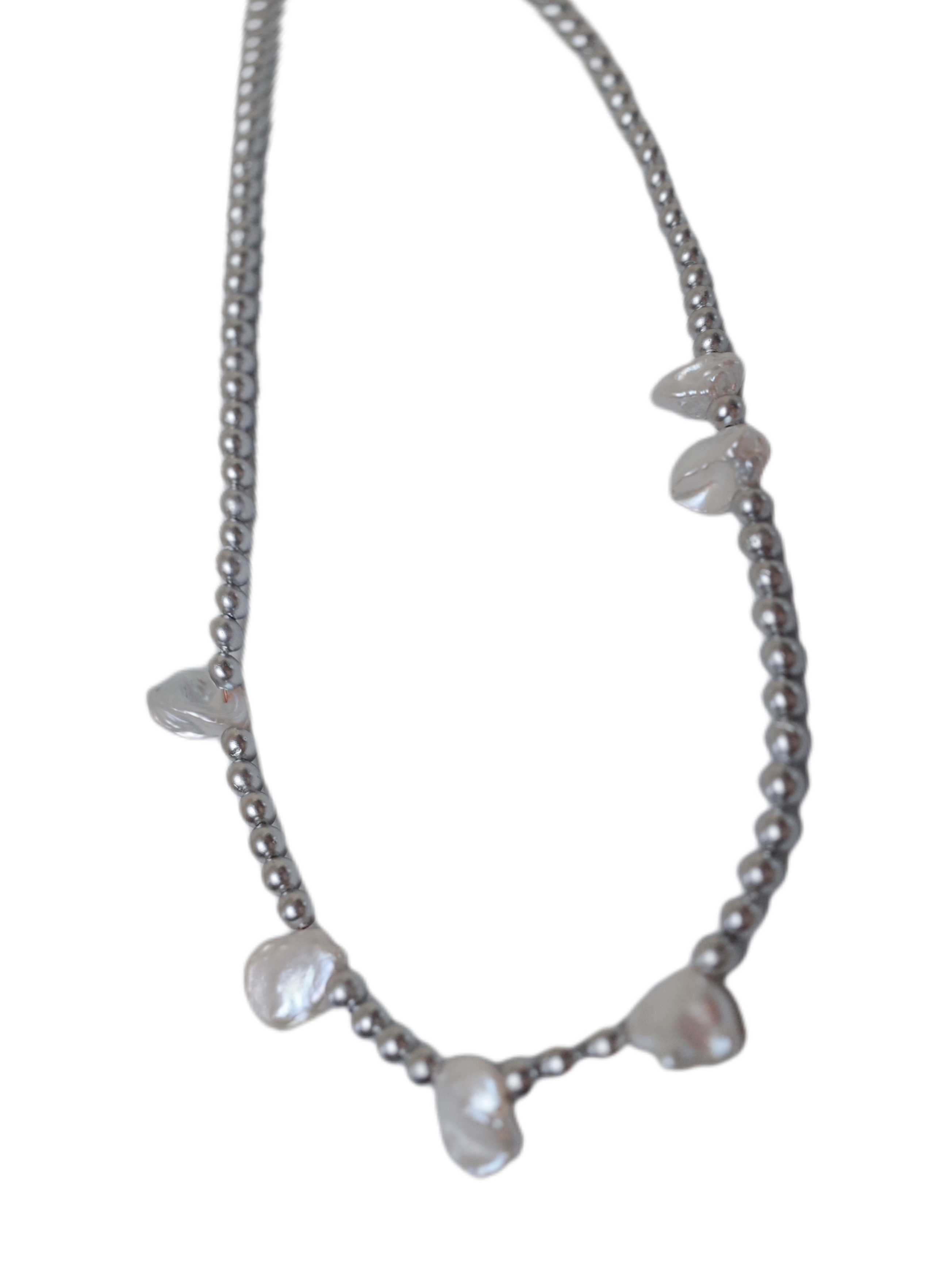 Irregular pearls
necklace