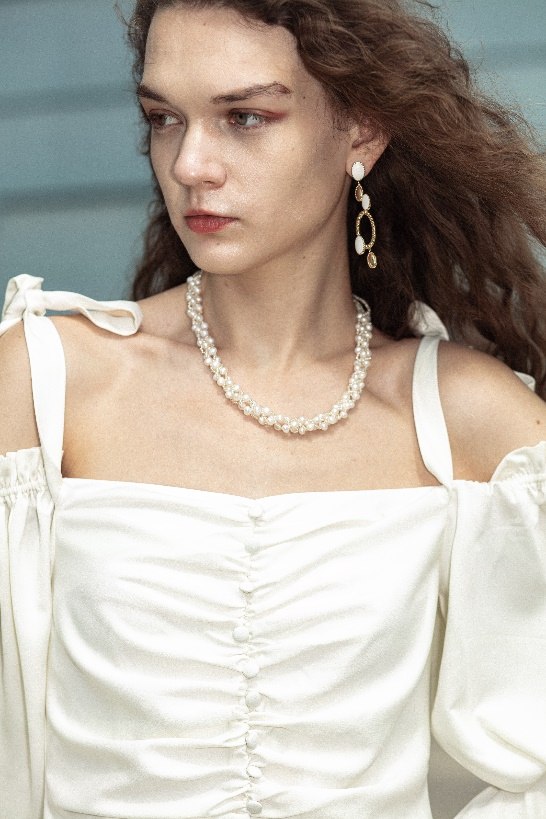 Natural freshwater pearl necklace