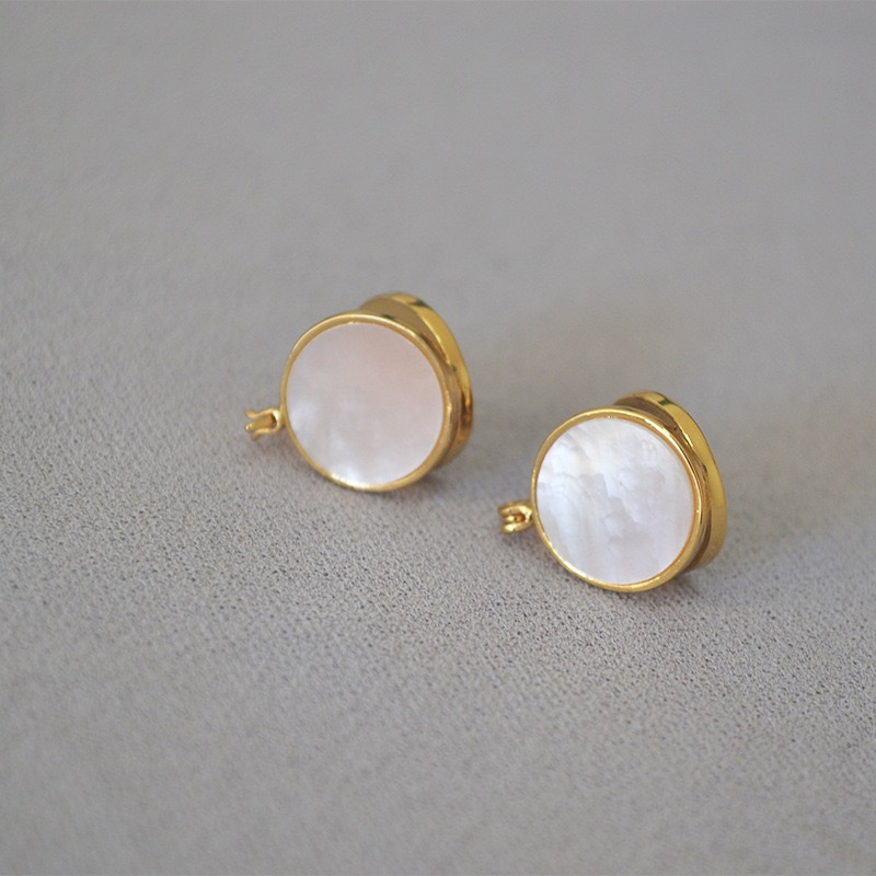 Double-sided disc inlaid white mother-of-pearl stud earrings - Image 1