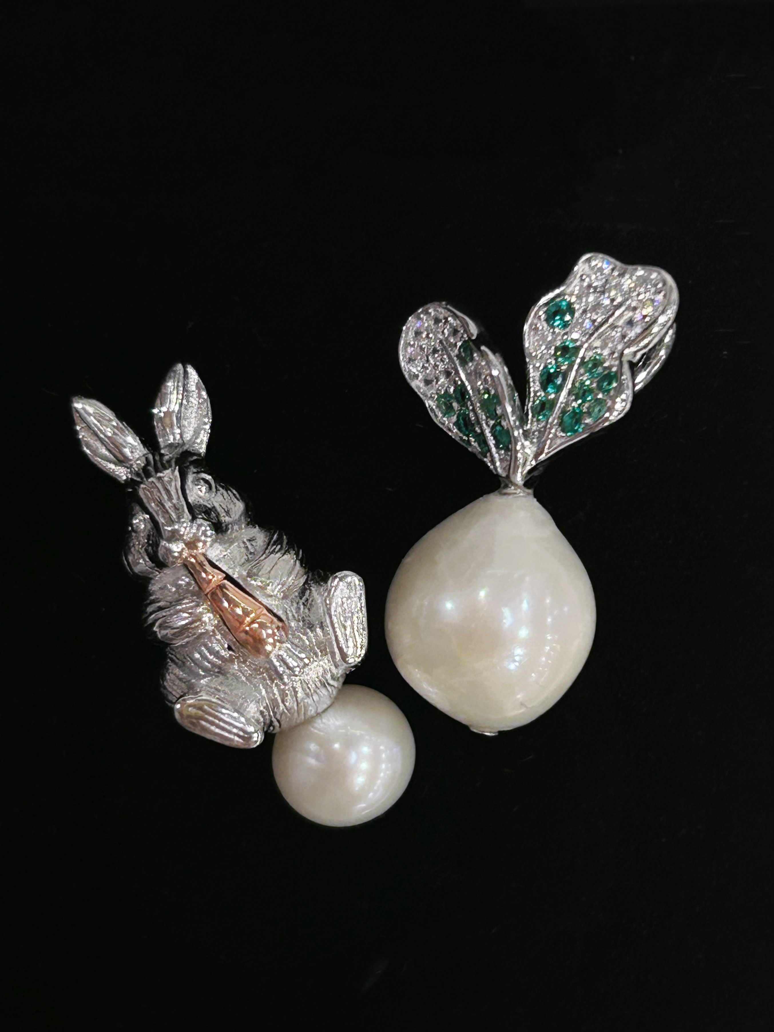 Italian craftsman white free brooch