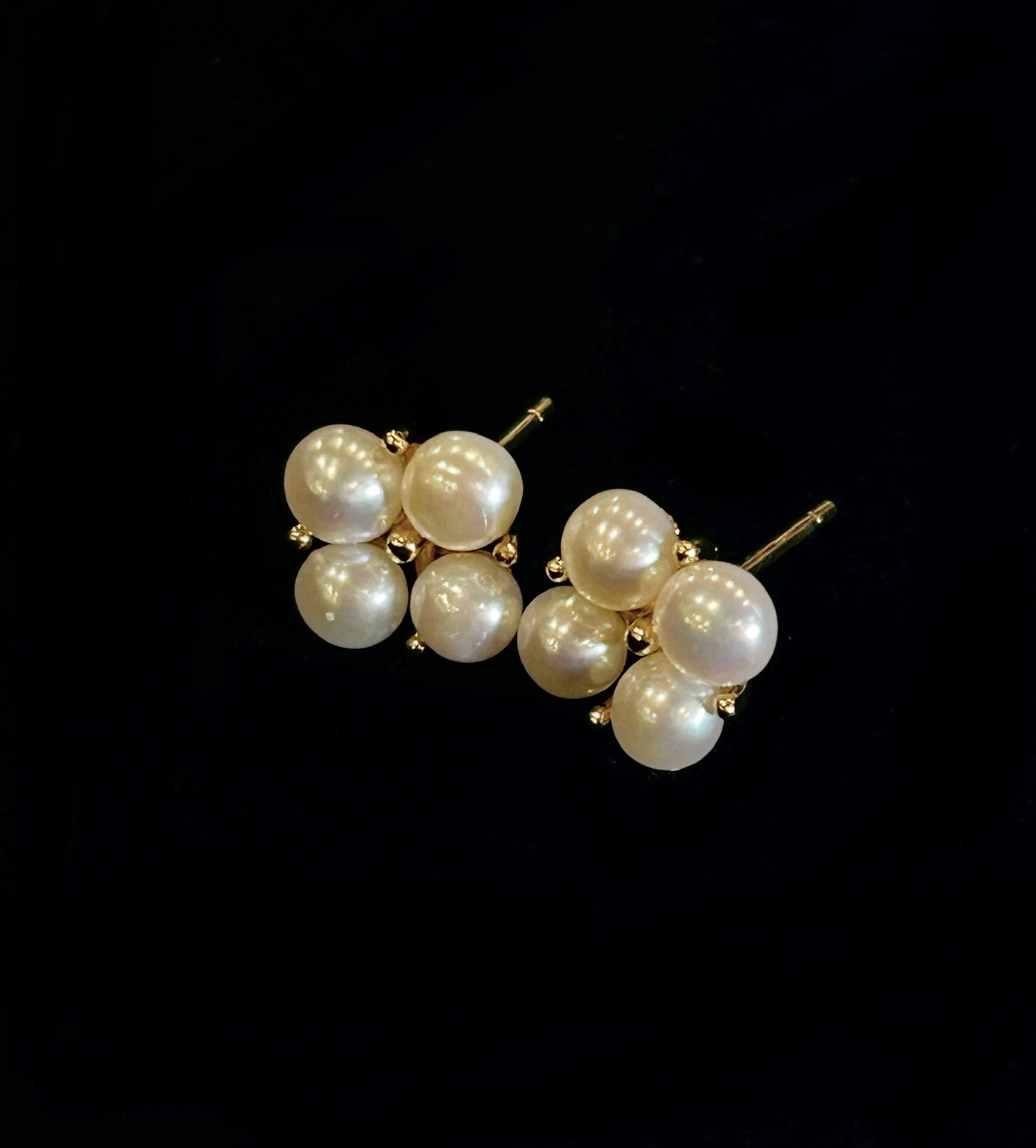 Simple small flower earrings