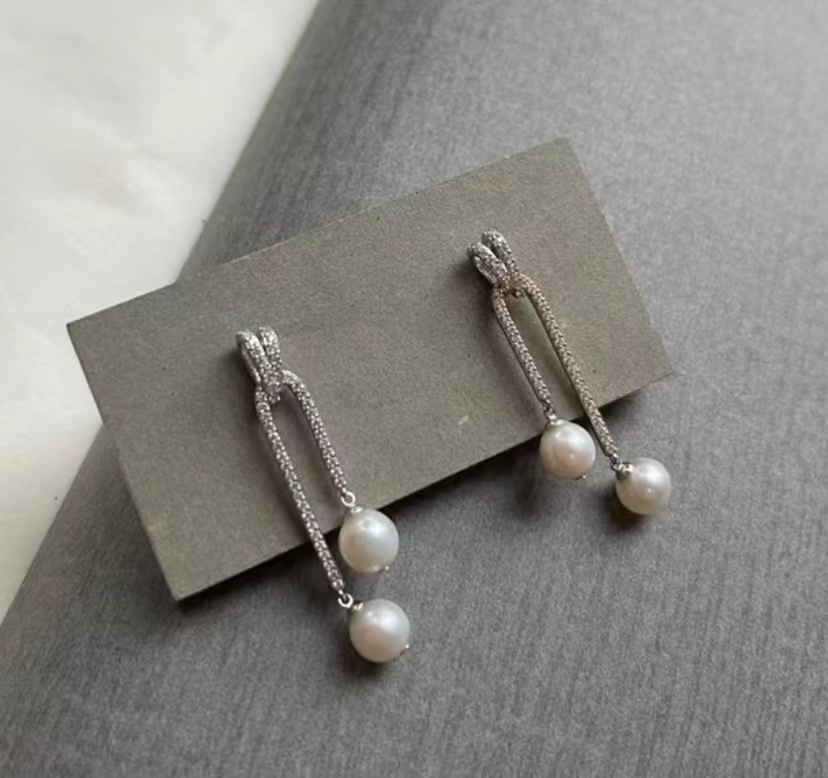 Elegant and intellectual bow pearl earrings (silver)