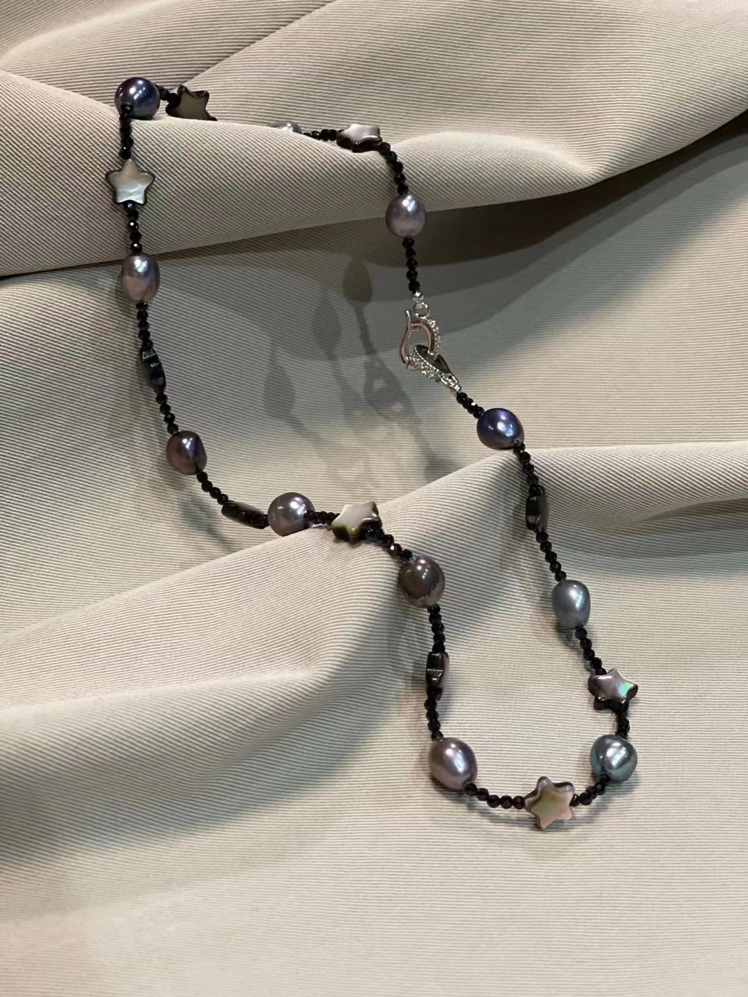 Colorful and cute necklaces of the same style as celebrities (love, five-pointed star, cat, four-leaf clover)