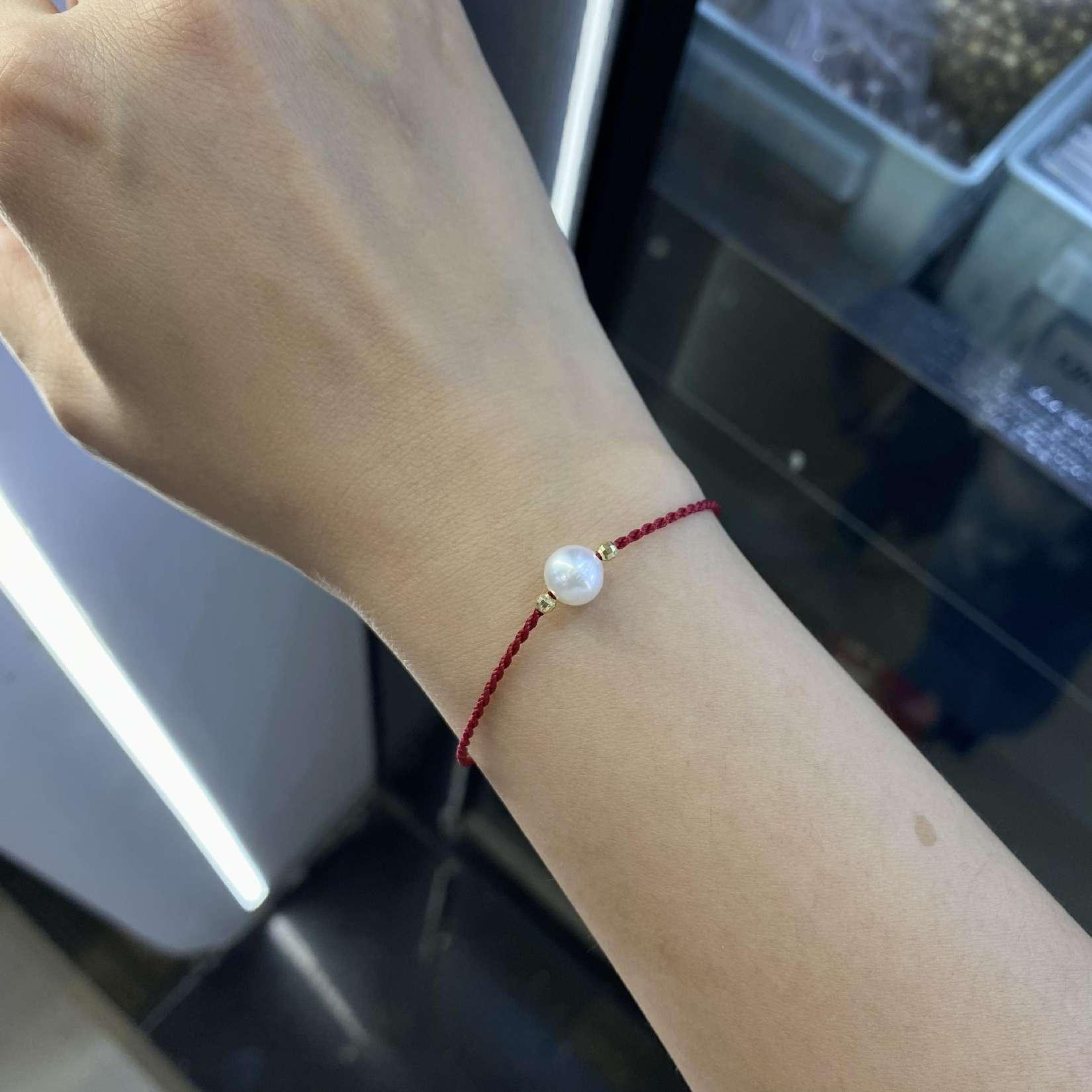 Purely handmade natural pearl light-catching red rope bracelet