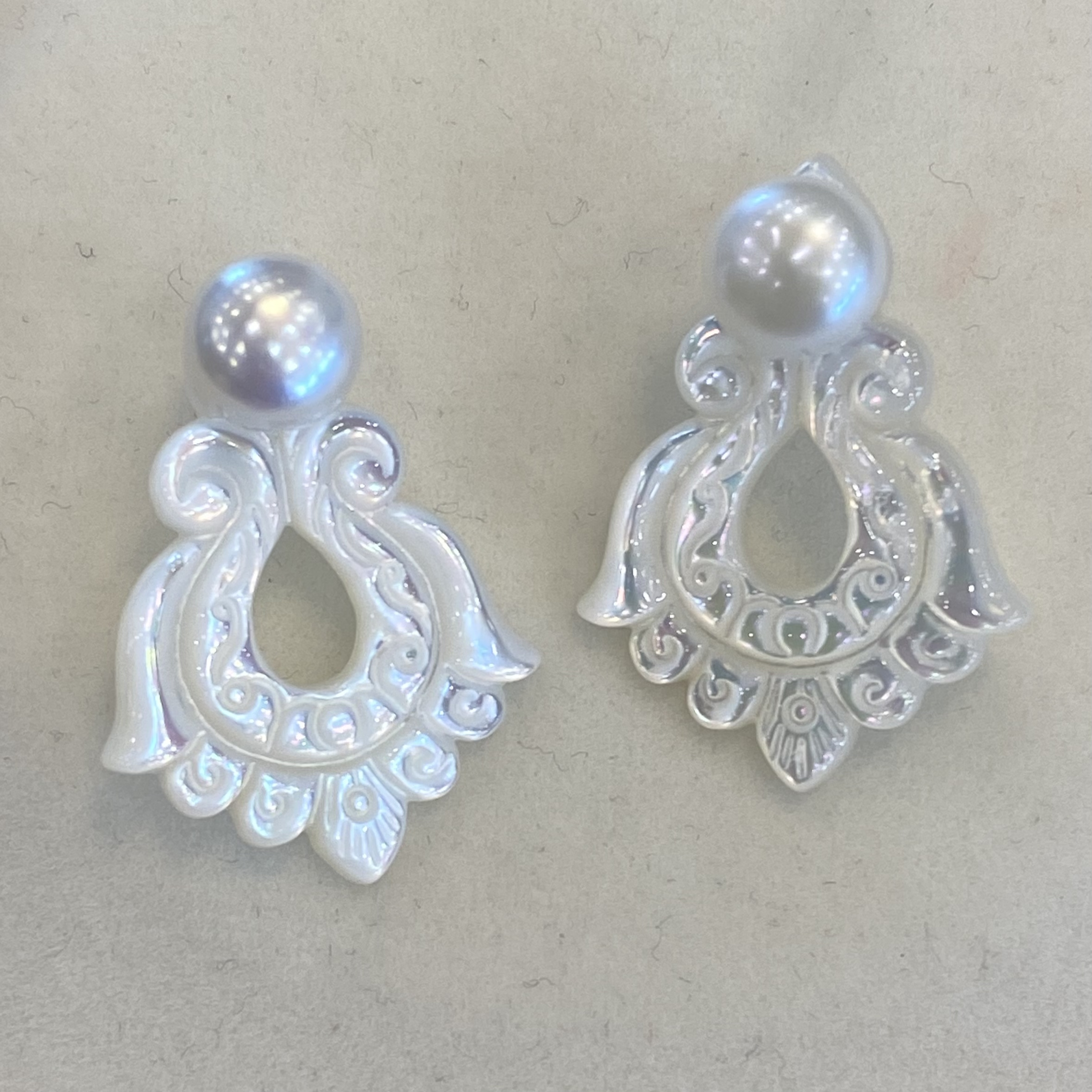 Retro Western-style shell carving pendant earrings - Image 1