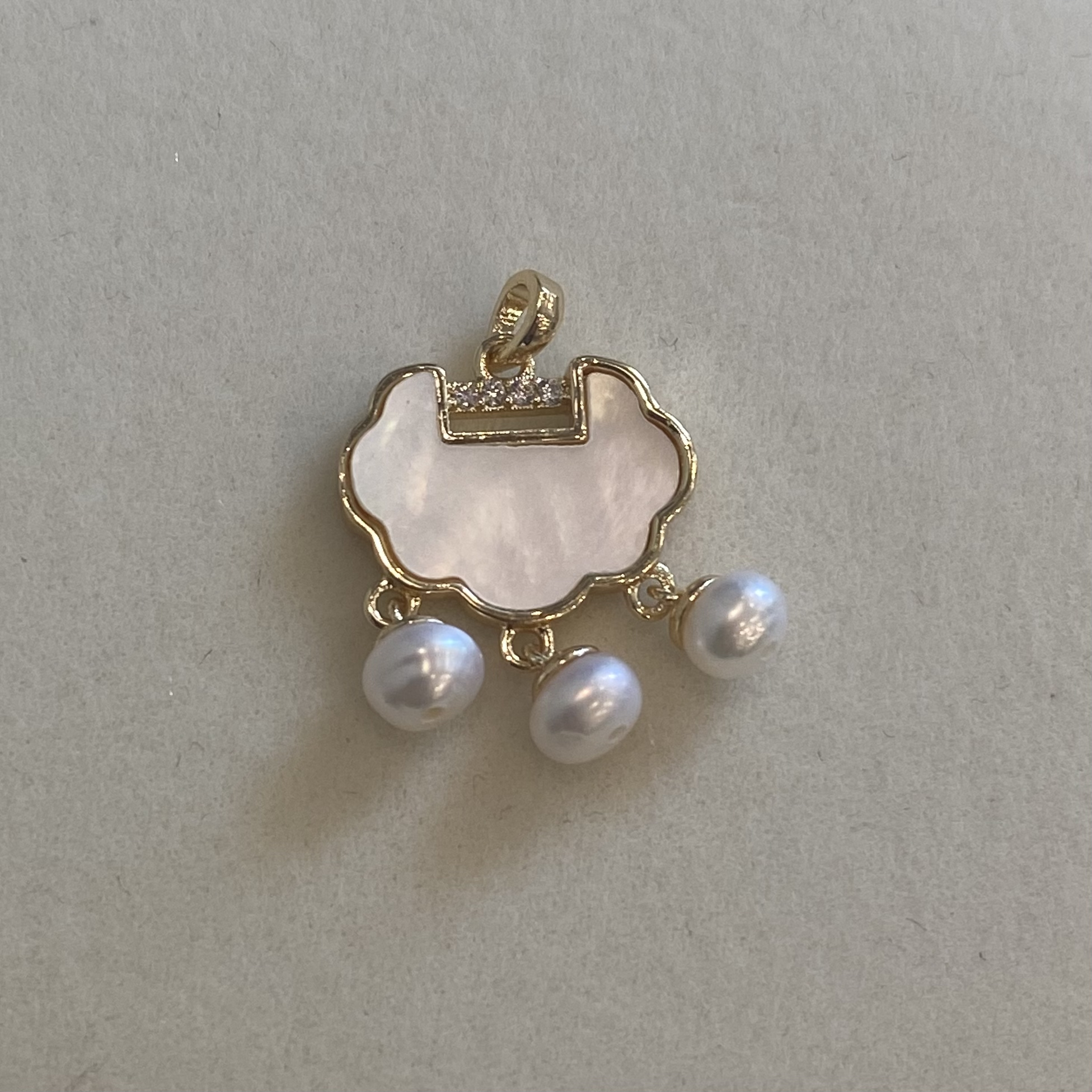 Jixiang Ruyi natural mother-of-pearl lock - Image 1