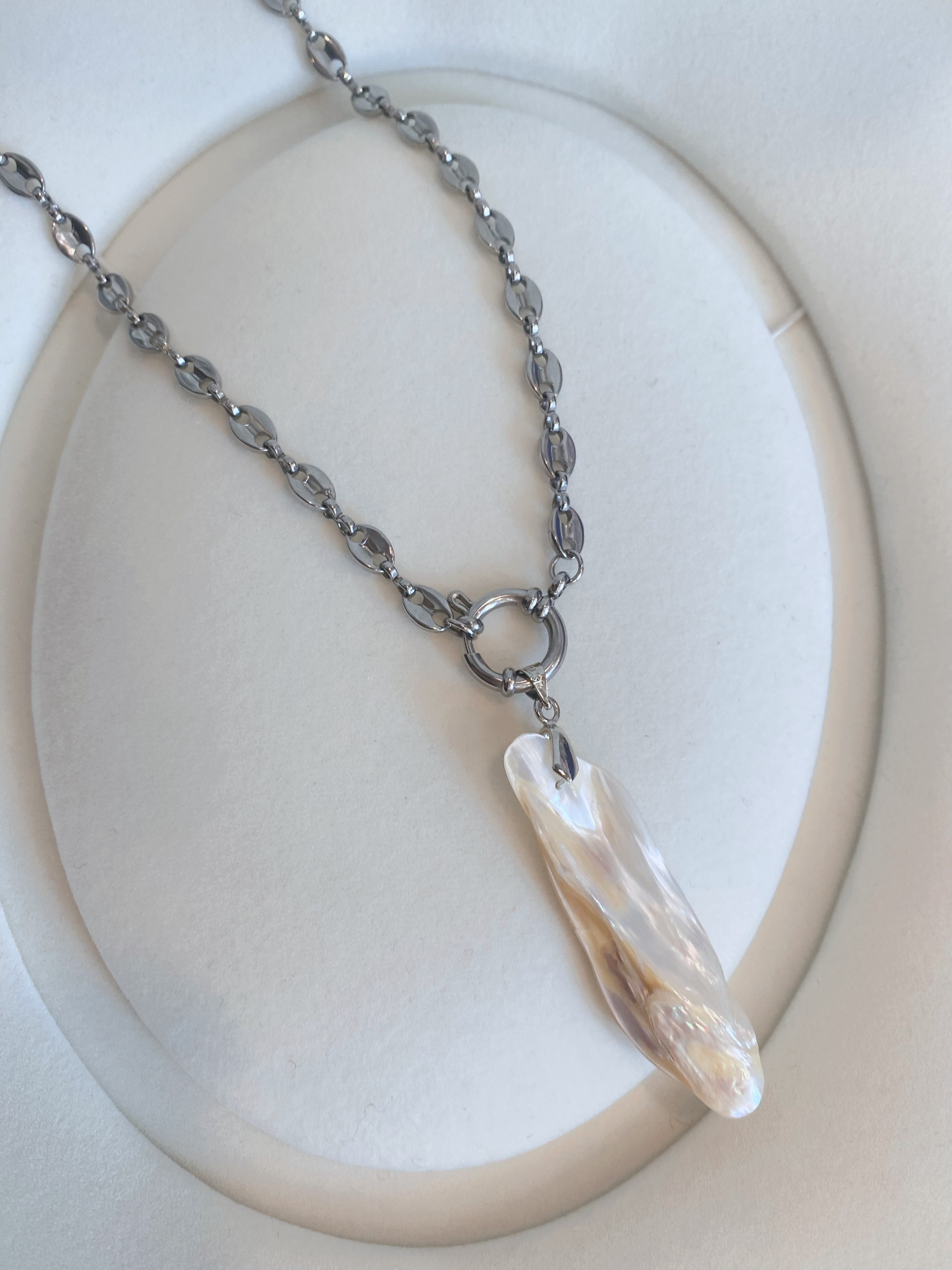 Unisex natural baroque pearl necklace