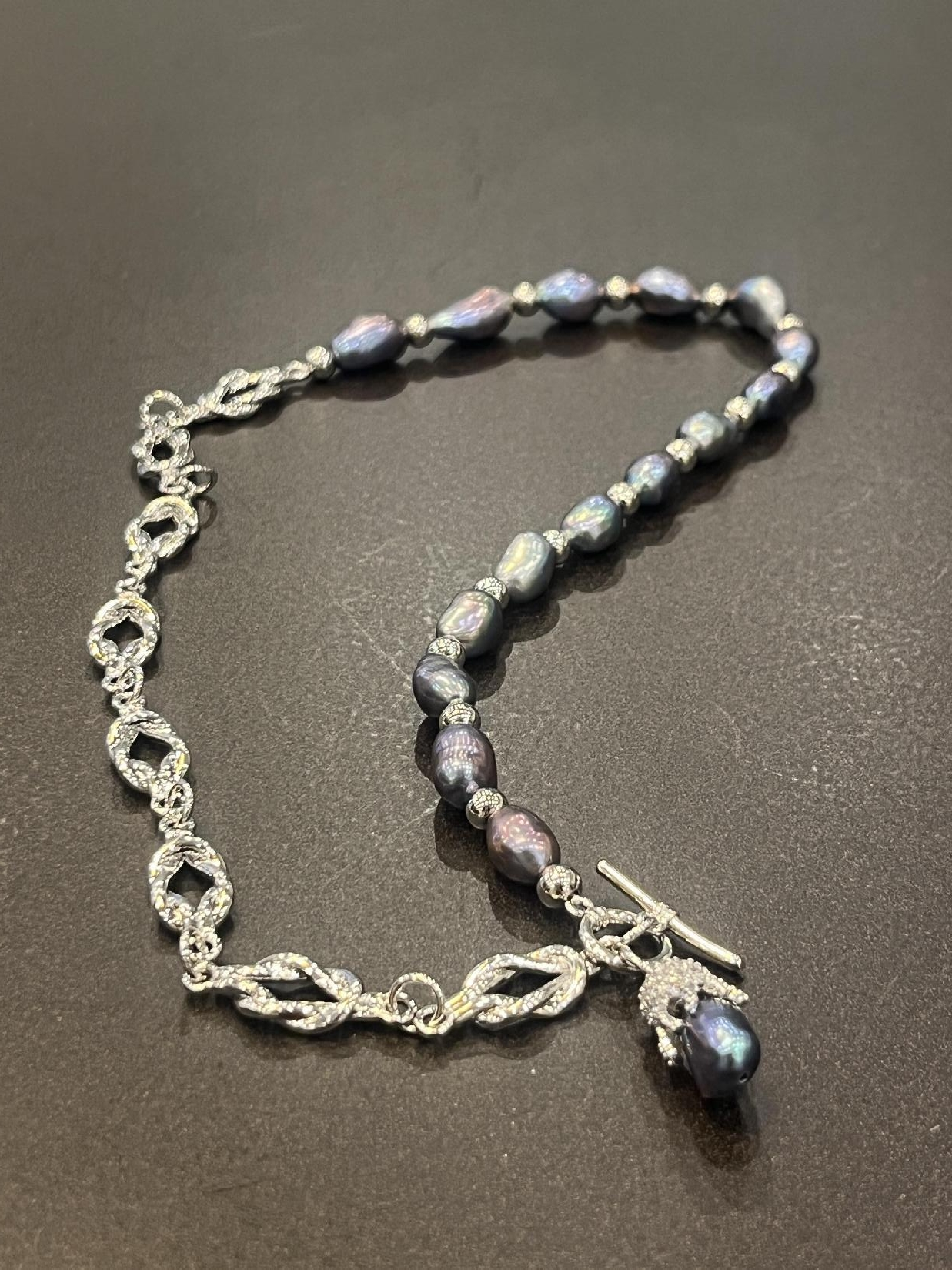 Star's same style small octopus cool spliced black pearl necklace