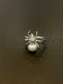 Trendy Spider Pearl Ring (White)