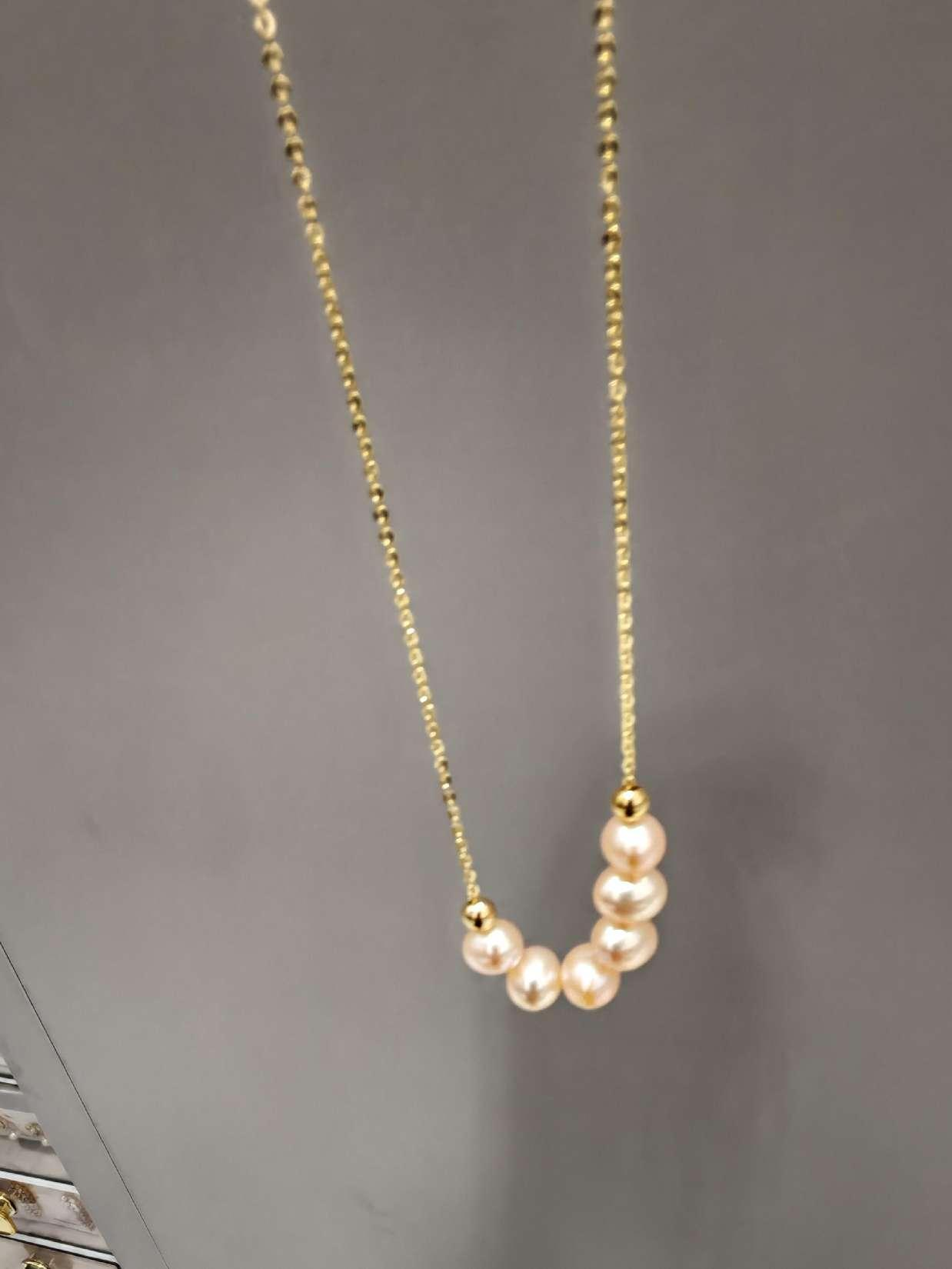 Natural baroque smile necklace