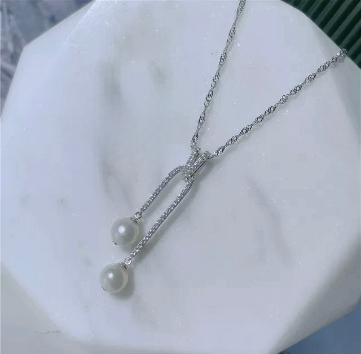 Elegant Intellectual Bow Pearl Necklace (Silver) - Image 1