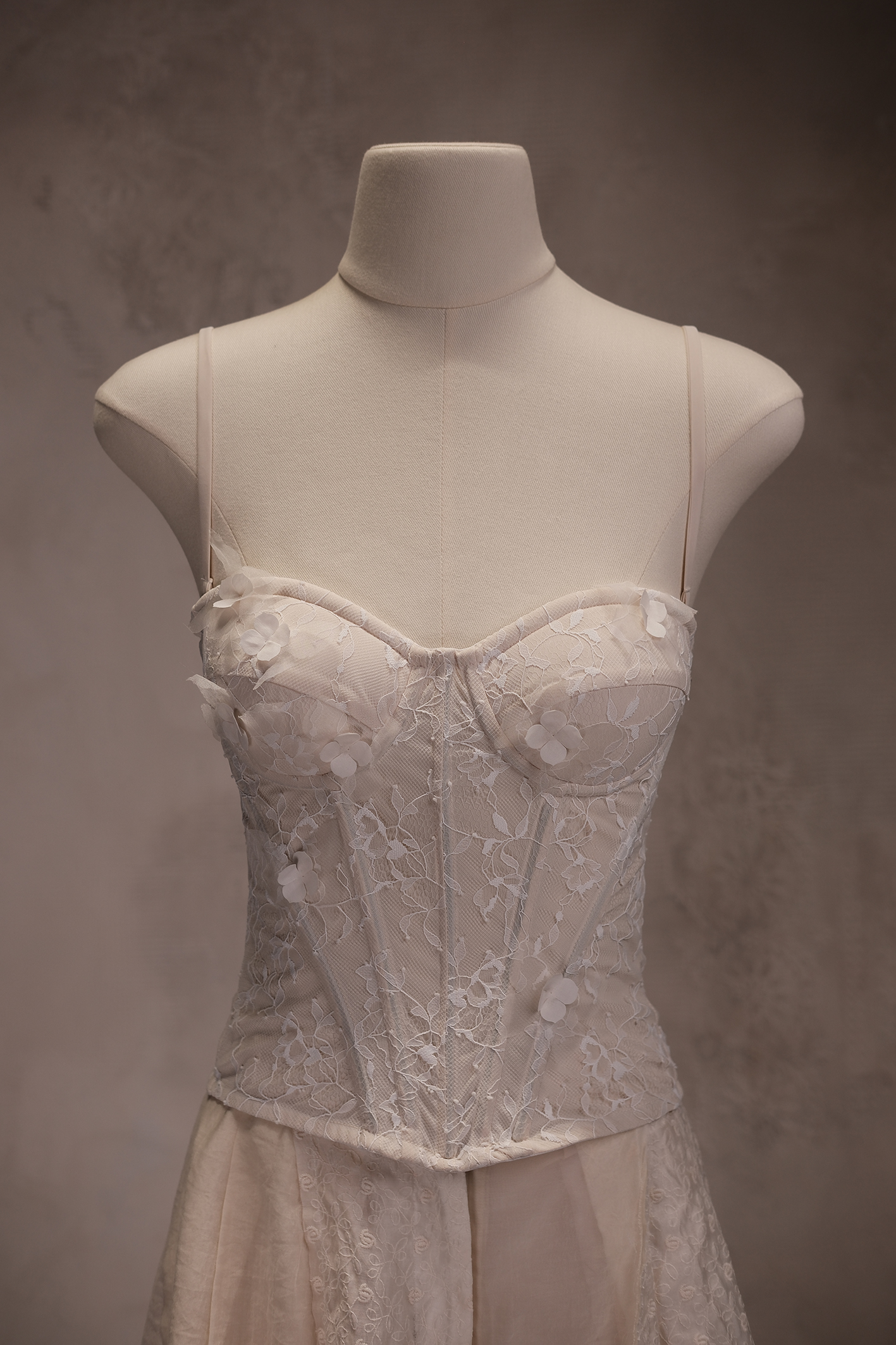 Qimeng Falling Flower Lace Fishbone Holiday Bra White