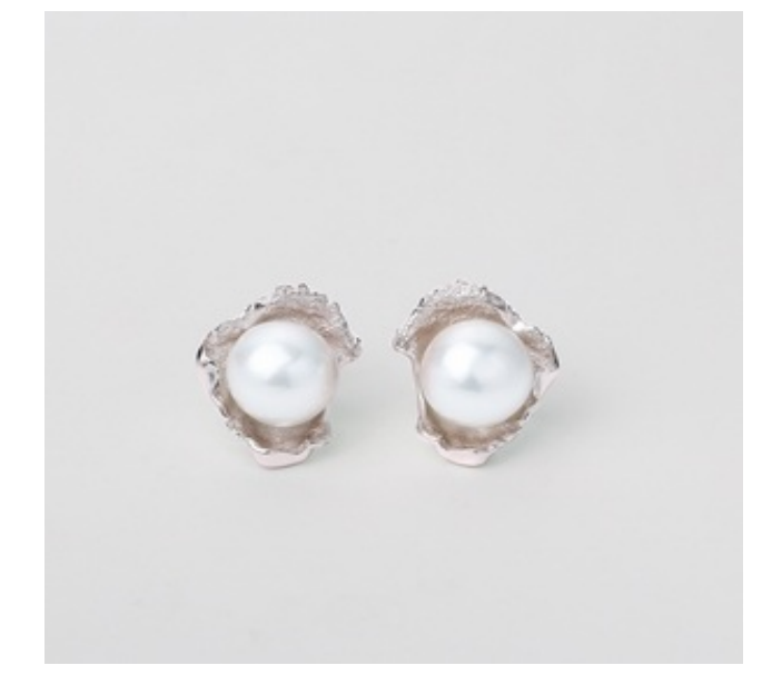 Pearl shell earrings