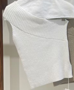 Dark brown top - Image 1