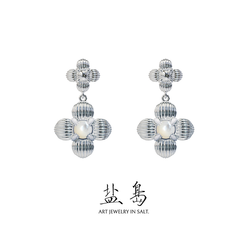 Dark fragrance series large and small flower earrings white gold