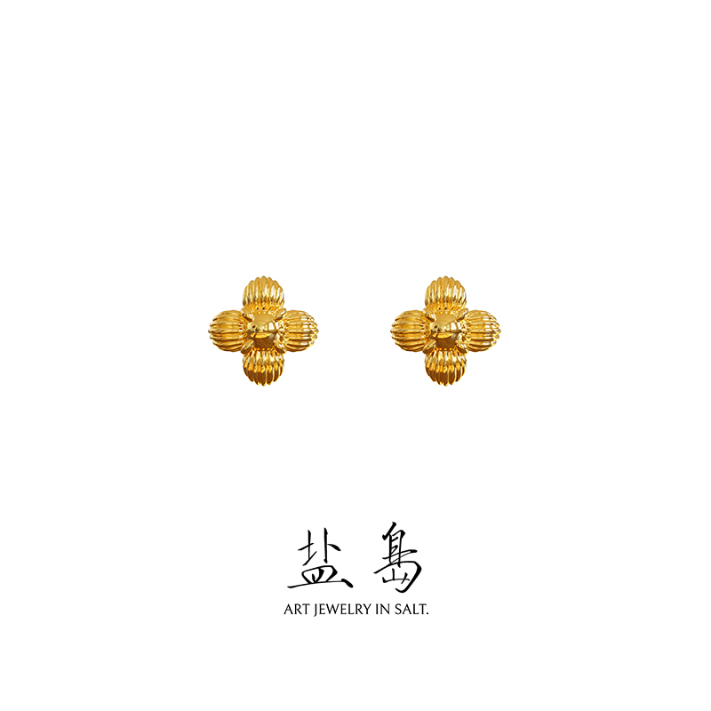 Dark fragrance series small flower earrings gold