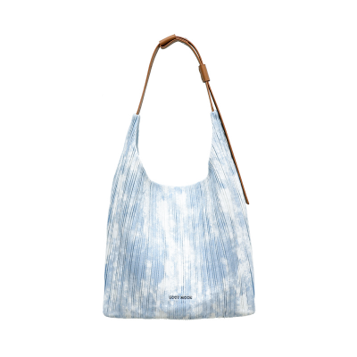 Le Crepon tie-dye denim pancake HOBO sky blue