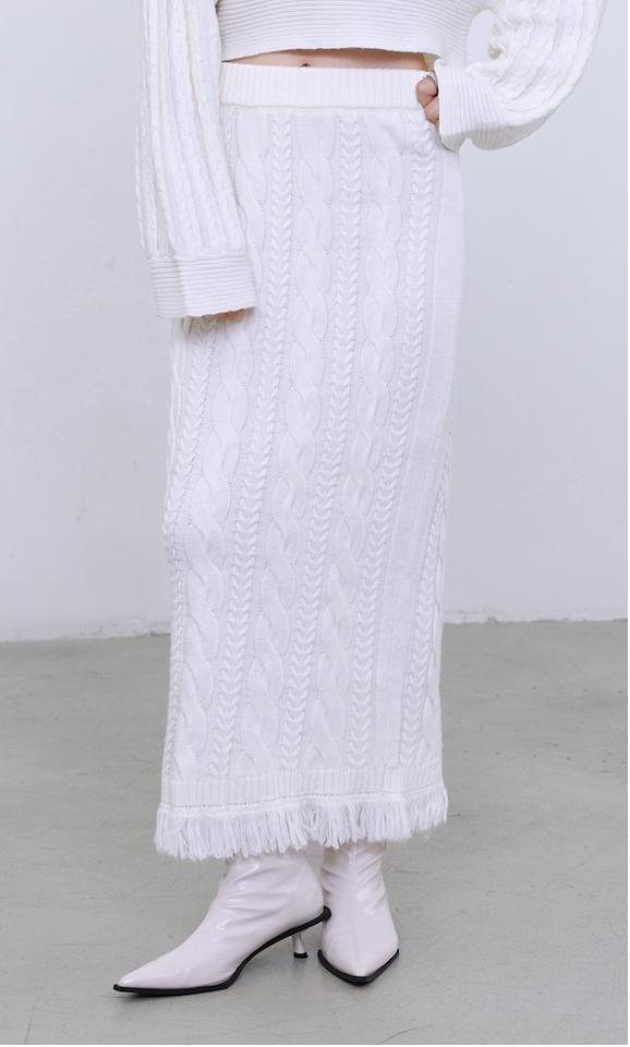 H Tension thick knitted cable skirt knitted sweater suit with skirt loose and comfortable milk white