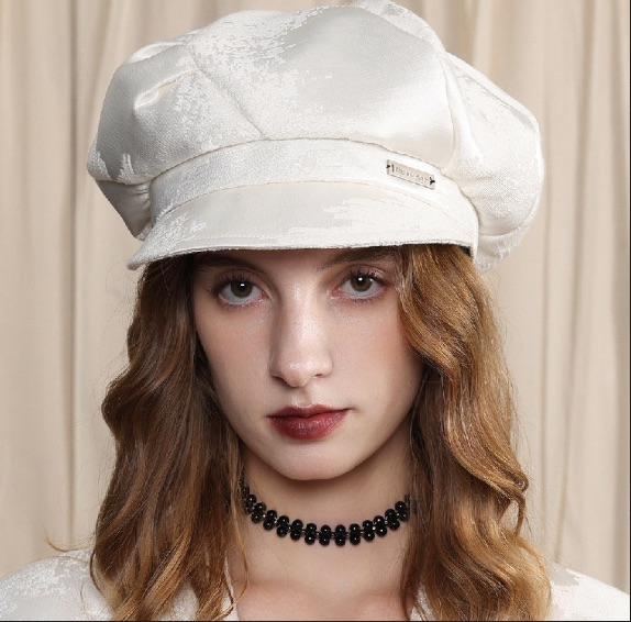 White hat 1H1A1MZ766W