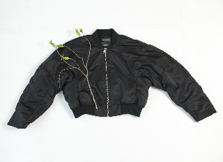 Short silhouette air force jacket black